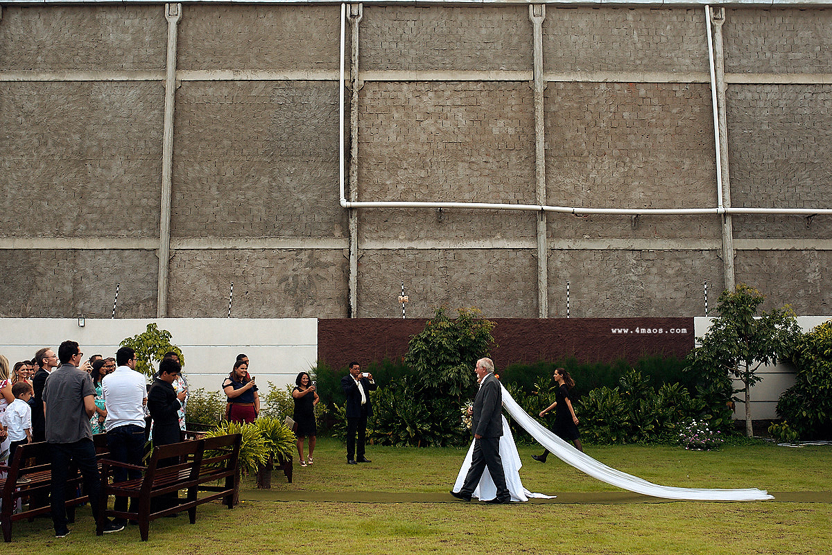 casamento de quezia e acacio por 4Mãos fotografias. entrada da noiva