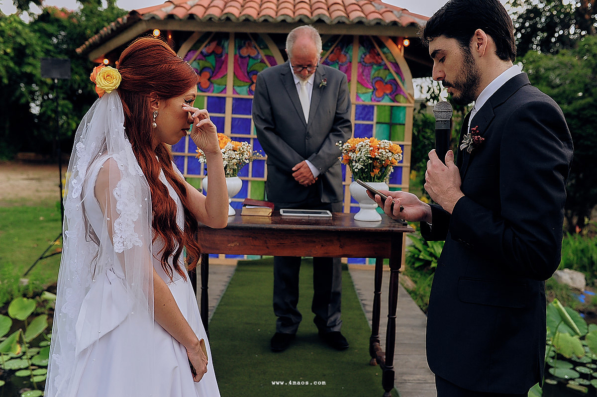 casamento de quezia e acacio por 4Mãos fotografias. hora dos votos, noiva chorando