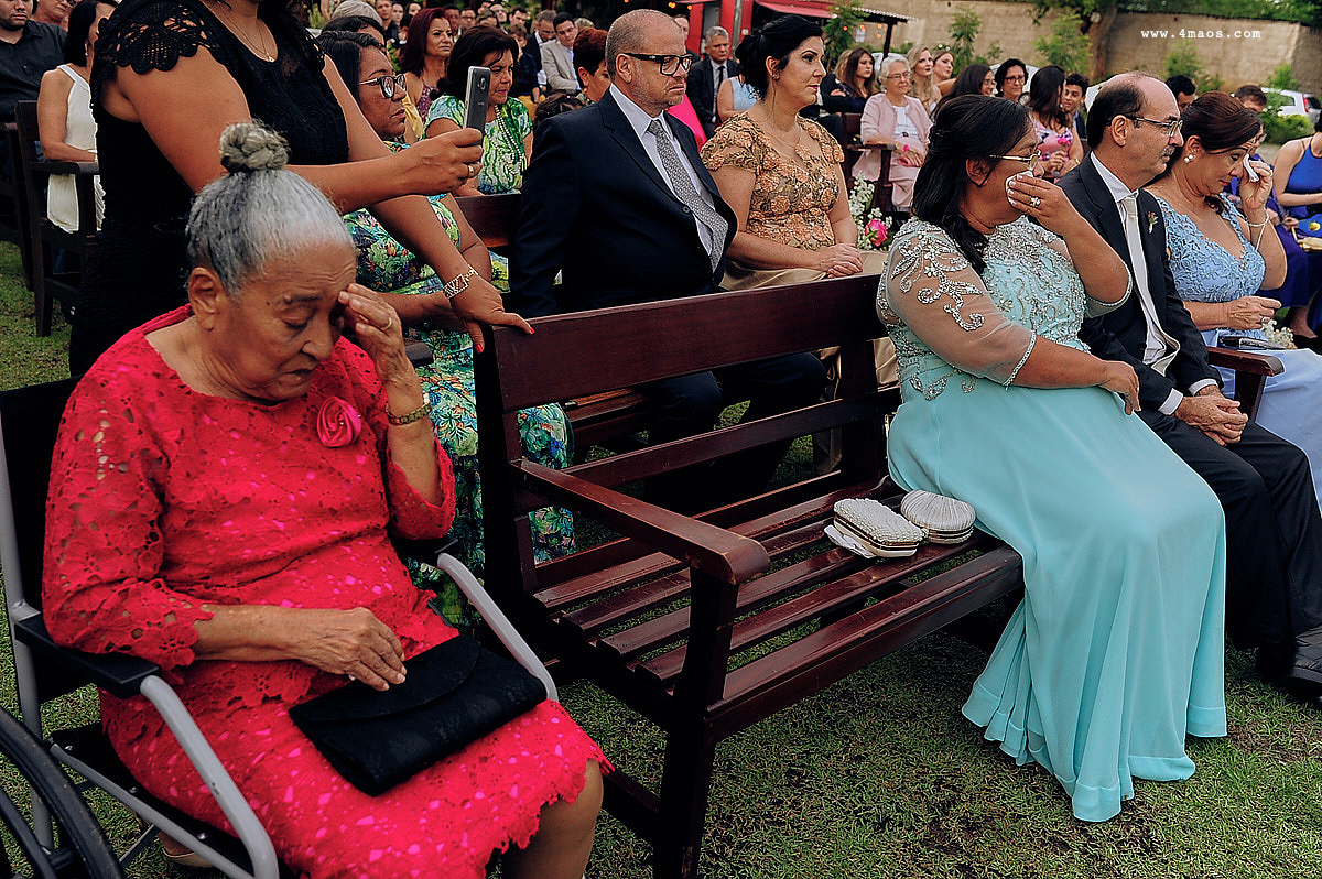 casamento de quezia e acacio por 4Mãos fotografias. mães e avó chorando