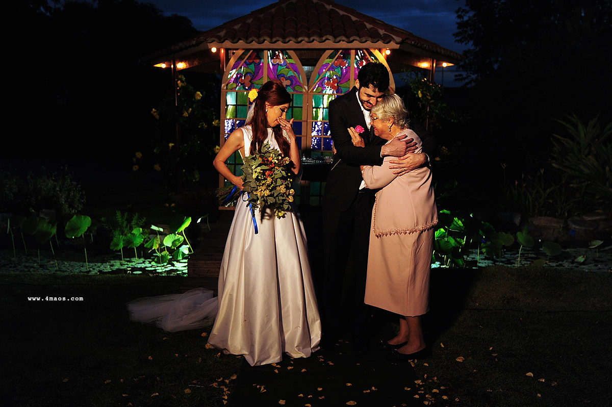 casamento de quezia e acacio por 4Mãos fotografias. avó do noivo chorando