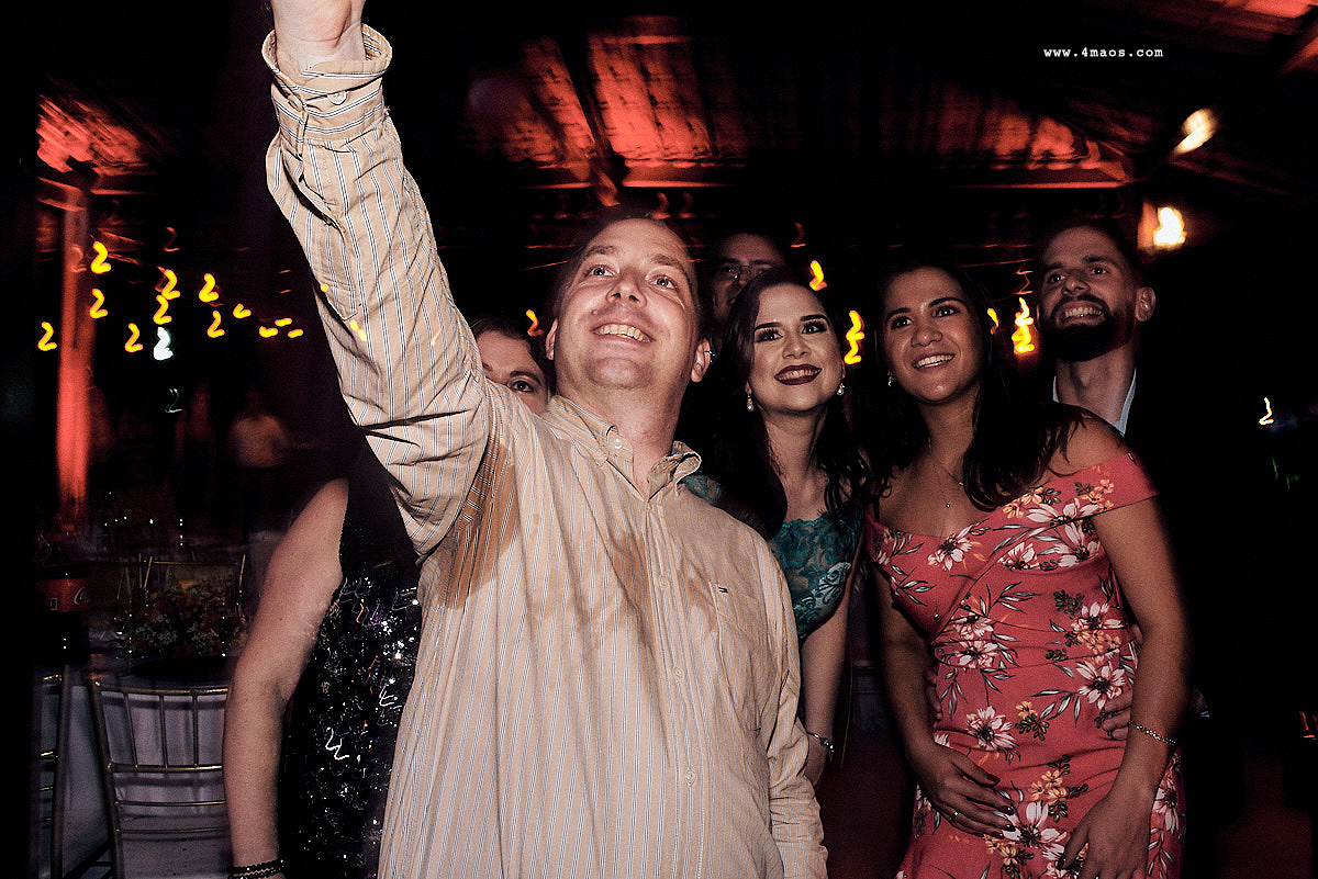 casamento de quezia e acacio por 4Mãos fotografias. hora da balada