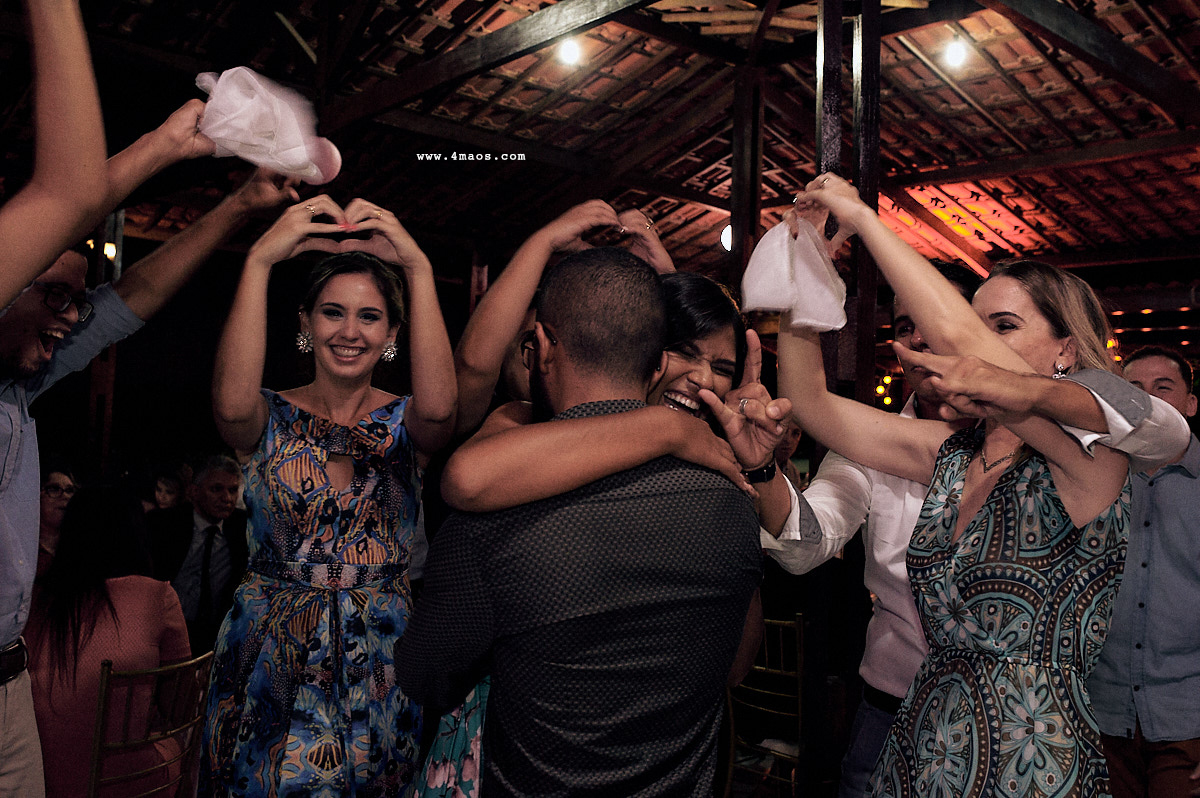 casamento de quezia e acacio por 4Mãos fotografias. hora da balada