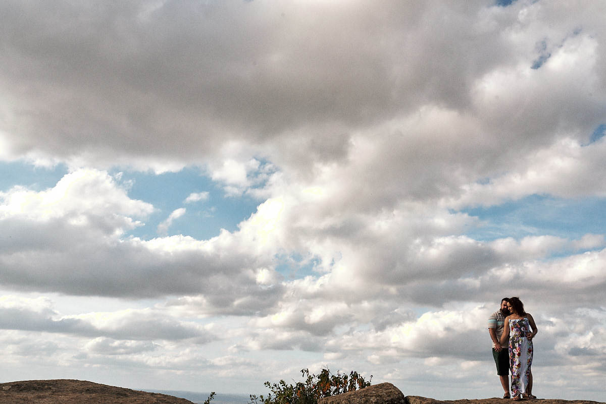 ensaio de ana cecilia e paulo na pedra de Santo Antônio em Fagundes Paraíba