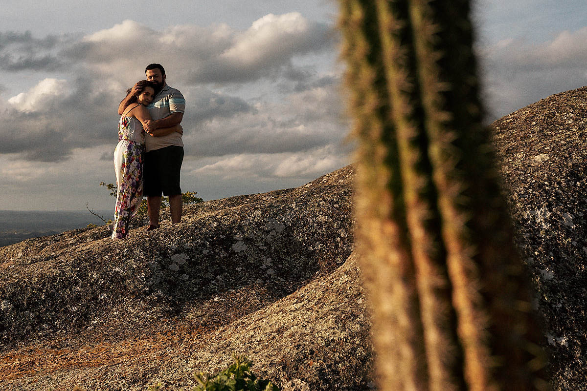 ensaio de ana cecilia e paulo na pedra de Santo Antônio em Fagundes Paraíba