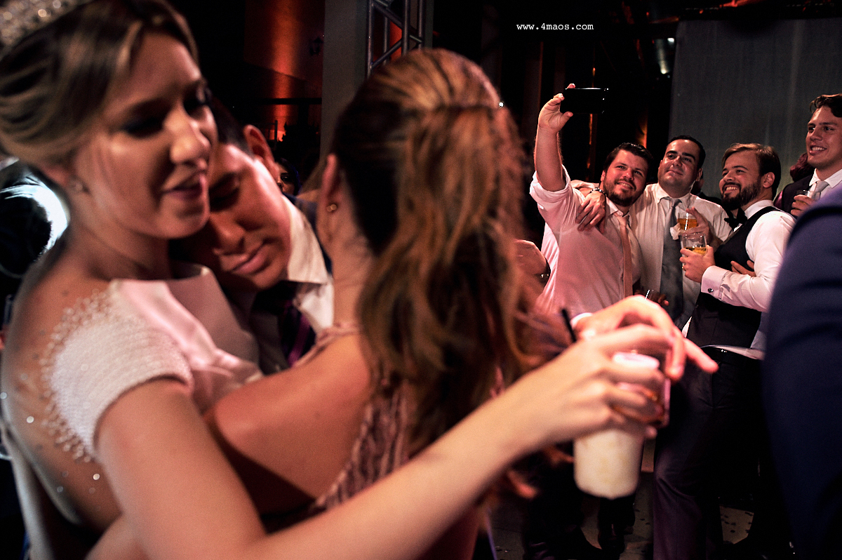 casamento de Vanessa e Arthur por 4Mãos Fotografias, festa