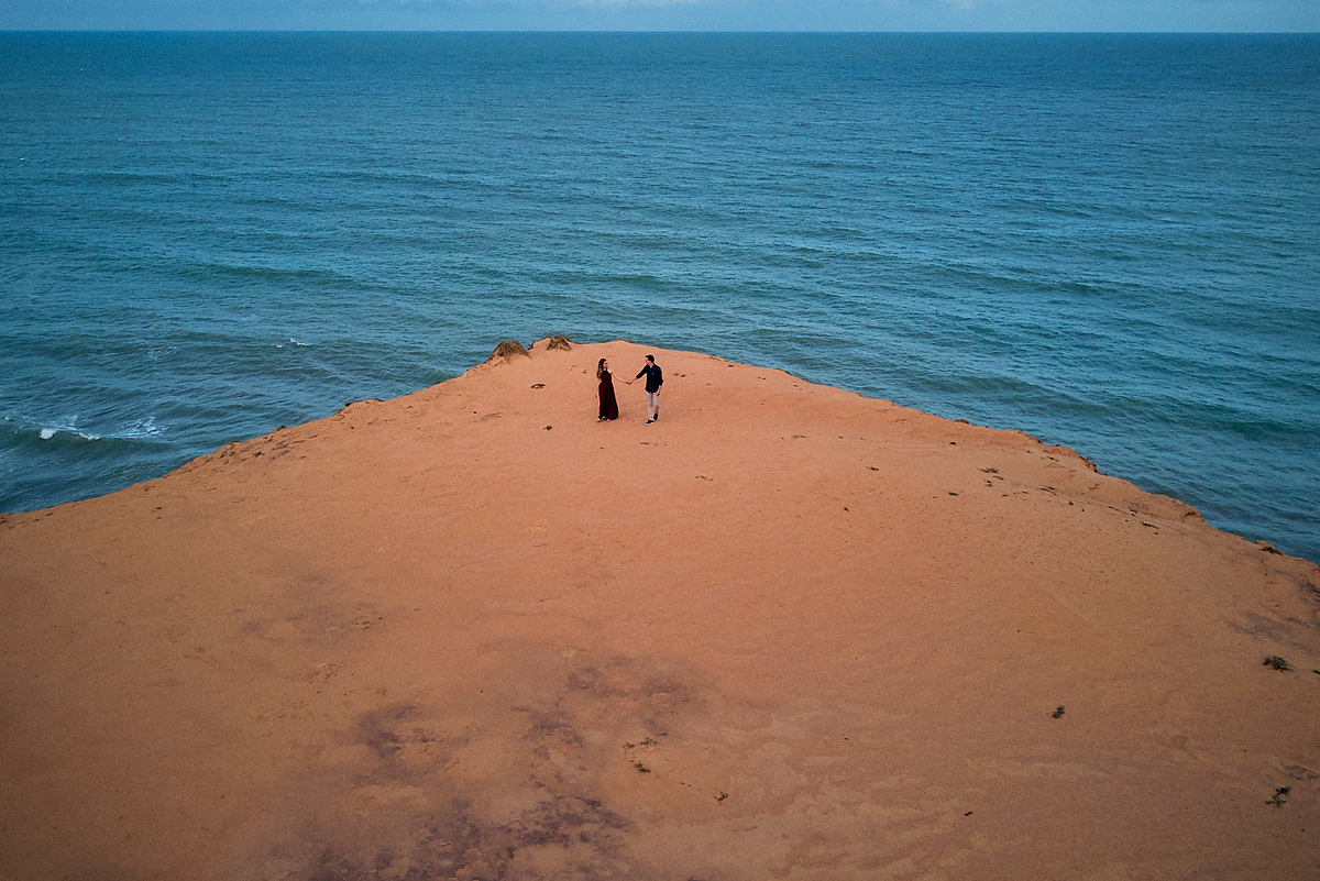 ensaio de prewedding, precasamento, pre-casamento de Erika e Denis na Praia de Pipa - RN, foto com drone
