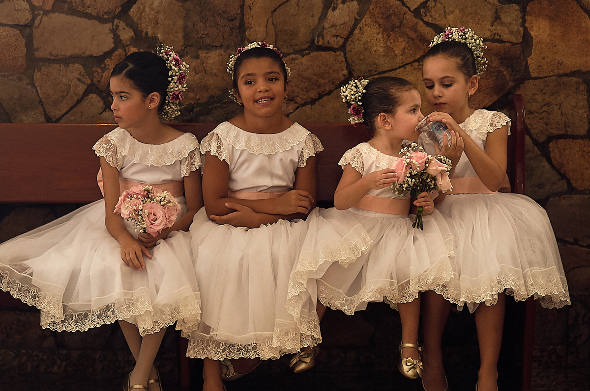 casamento de Larissa e Hestephanio em Campina Grande - Paraíba, hora da cerimonia, daminhas