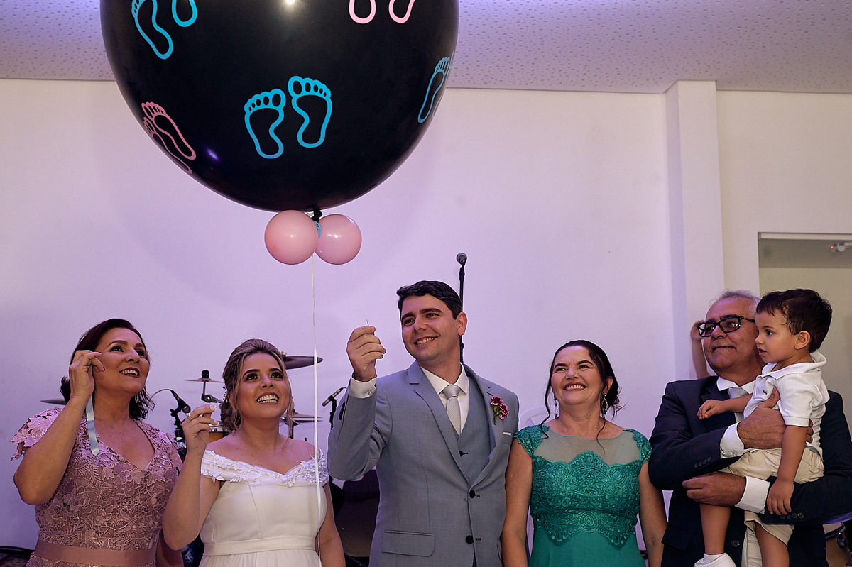 casamento de Larissa e Hestephanio em Campina Grande - Paraíba, hora da festa com chá de revelação