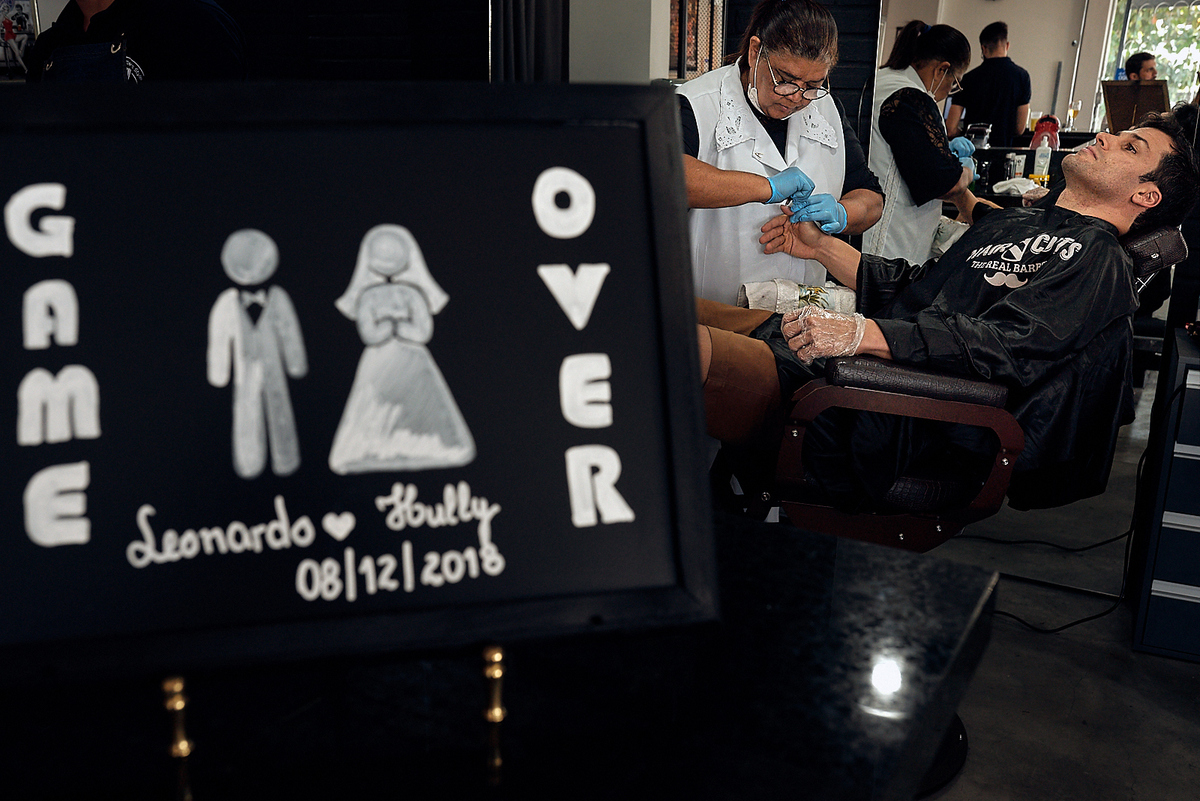 casamento de Hully e Leonardo no Solar da Borborema por 4Mãos Fotografias, making of do noivo