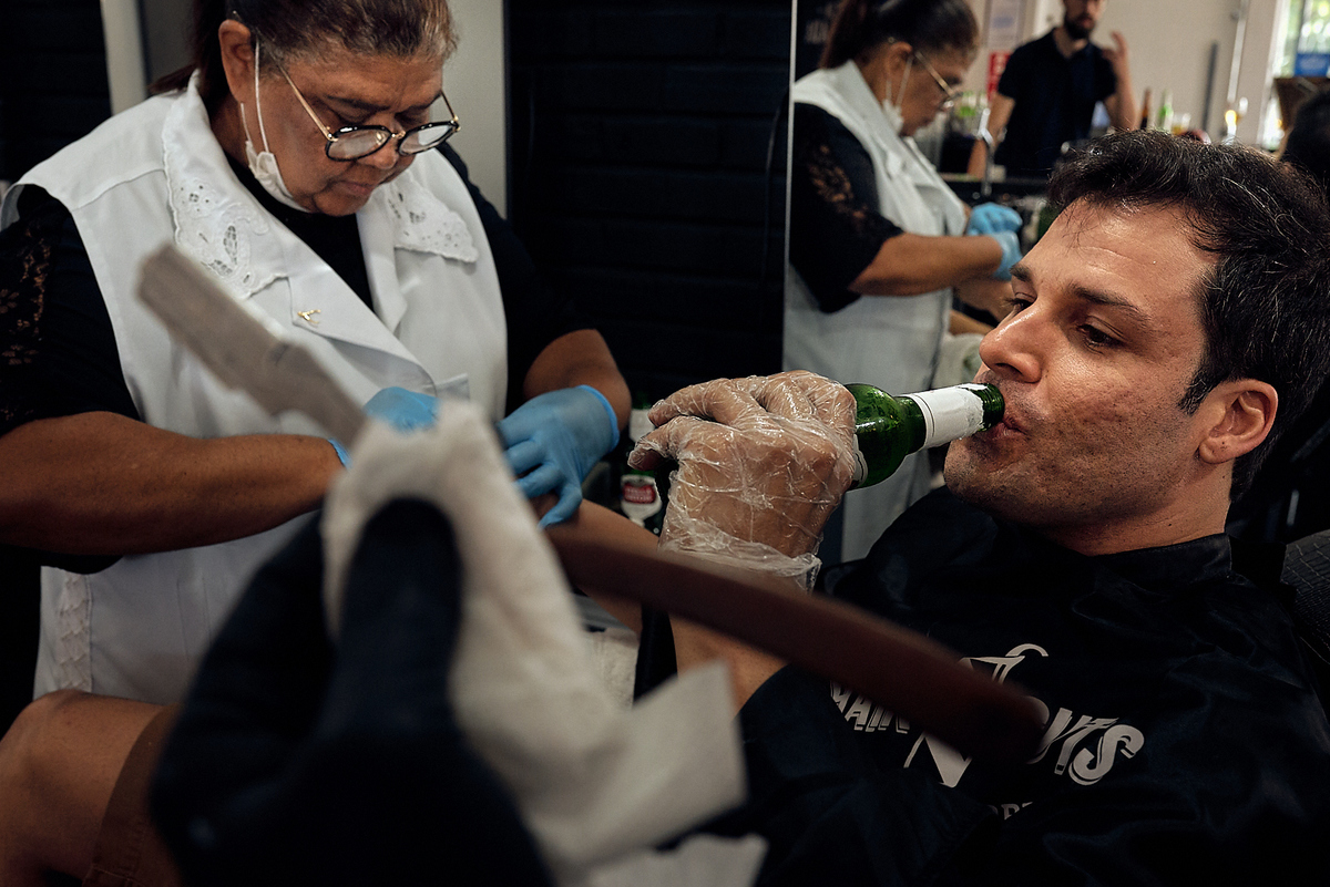 casamento de Hully e Leonardo no Solar da Borborema por 4Mãos Fotografias, making of do noivo