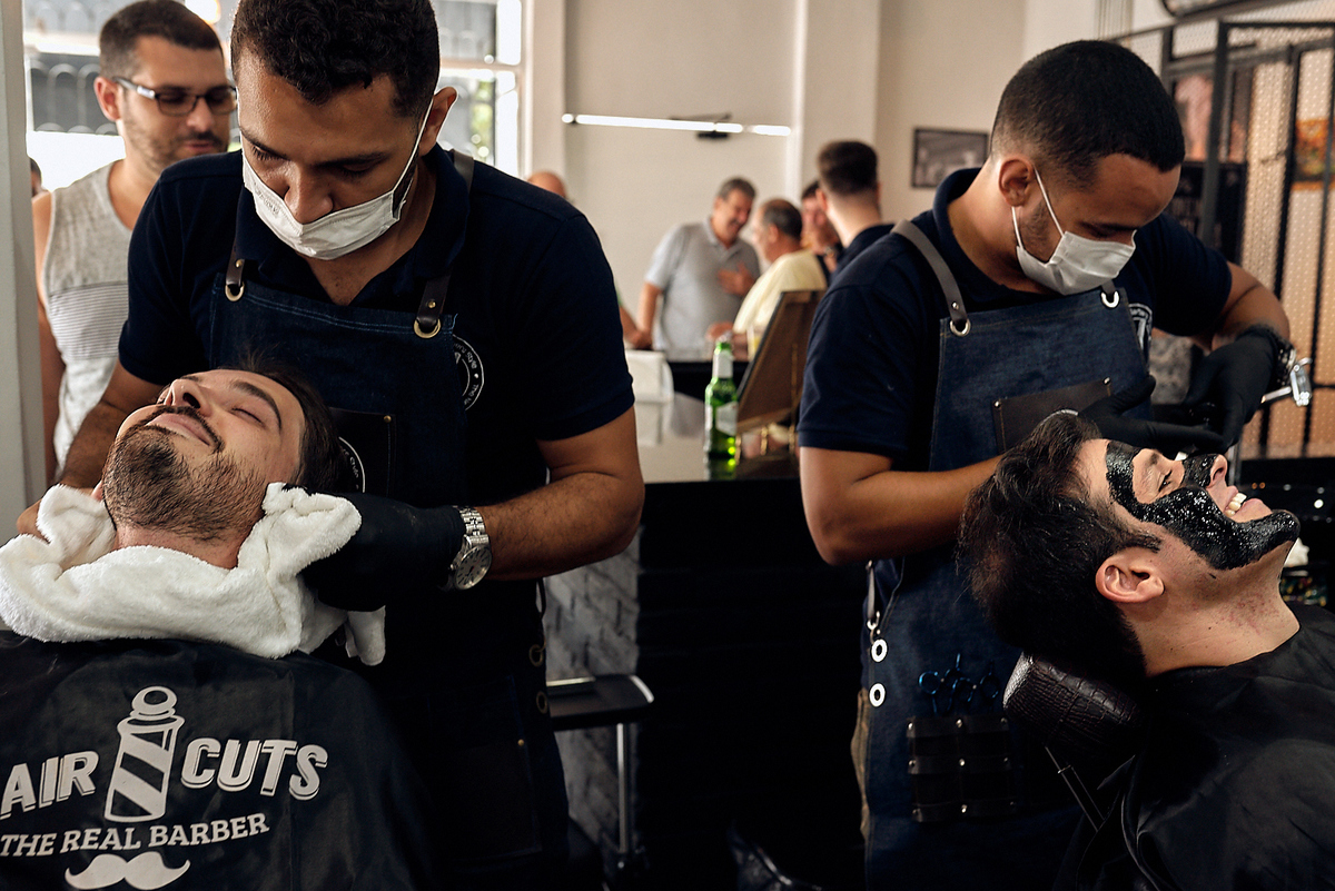 casamento de Hully e Leonardo no Solar da Borborema por 4Mãos Fotografias, making of do noivo