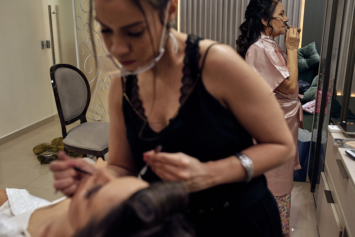 casamento de Hully e Leonardo no Solar da Borborema por 4Mãos Fotografias, making of da noiva