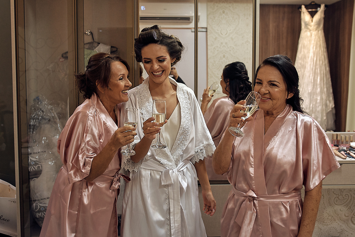 casamento de Hully e Leonardo no Solar da Borborema por 4Mãos Fotografias, making of da noiva