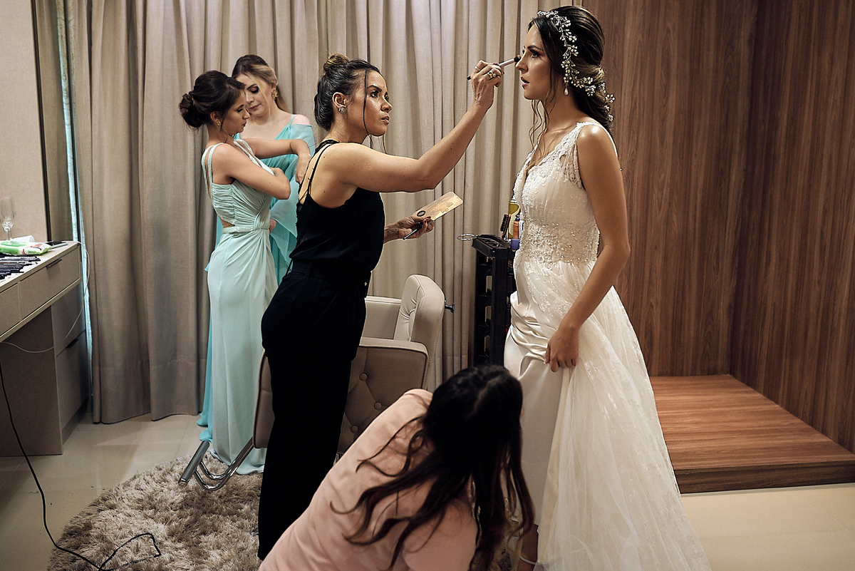 casamento de Hully e Leonardo no Solar da Borborema por 4Mãos Fotografias, making of da noiva