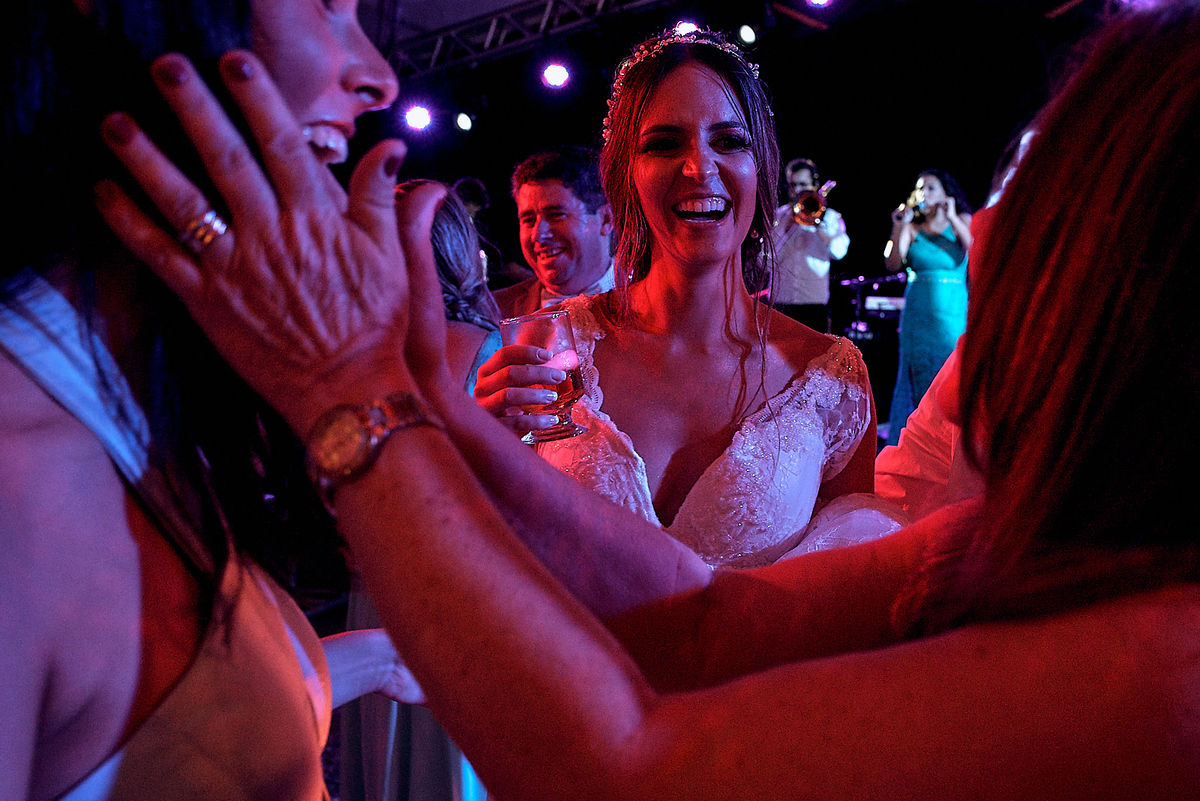casamento de Hully e Leonardo no Solar da Borborema por 4Mãos Fotografias, cerimonia ao ar livre e no por do sol hora da festa
