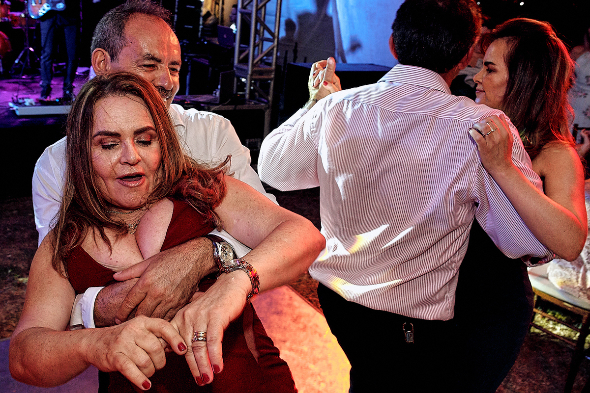 casamento de Hully e Leonardo no Solar da Borborema por 4Mãos Fotografias, cerimonia ao ar livre e no por do sol hora da festa