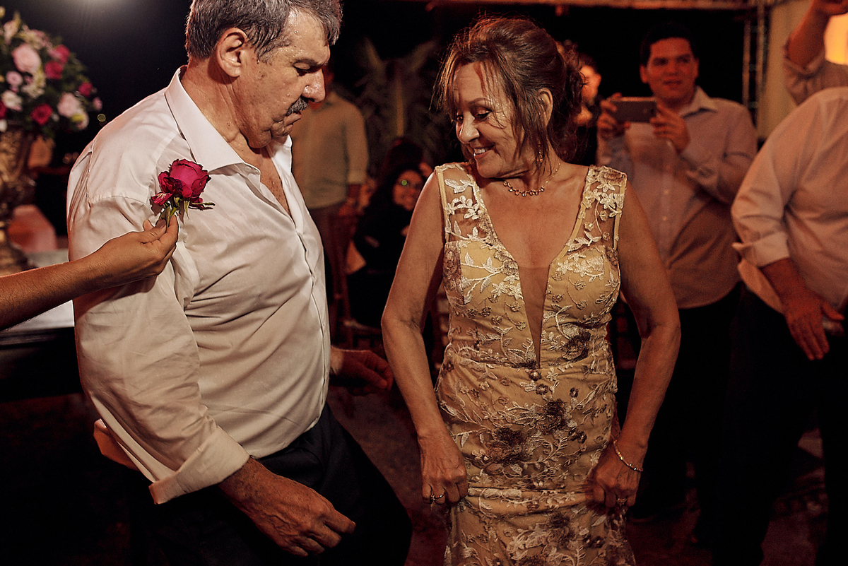 casamento de Hully e Leonardo no Solar da Borborema por 4Mãos Fotografias, cerimonia ao ar livre e no por do sol hora da festa