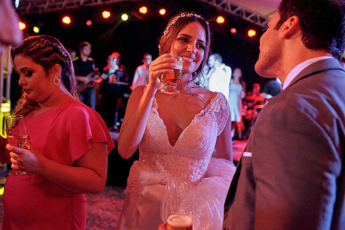 casamento de Hully e Leonardo no Solar da Borborema por 4Mãos Fotografias, cerimonia ao ar livre e no por do sol hora da festa