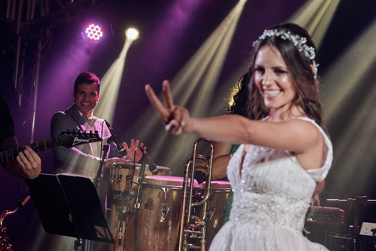 casamento de Hully e Leonardo no Solar da Borborema por 4Mãos Fotografias, cerimonia ao ar livre e no por do sol hora da festa
