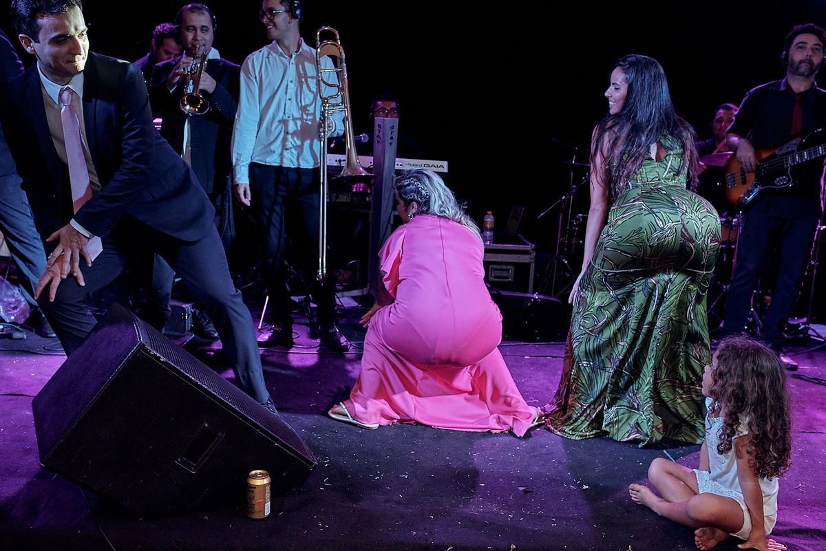 casamento de Hully e Leonardo no Solar da Borborema por 4Mãos Fotografias, cerimonia ao ar livre e no por do sol hora da festa