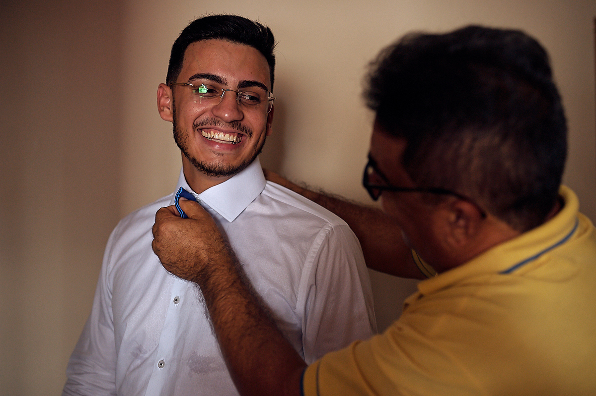 casamento de Iara e Gabriel no Bamboo Recepções em Campina Grande por 4Mãos Fotografias, making of do noivo