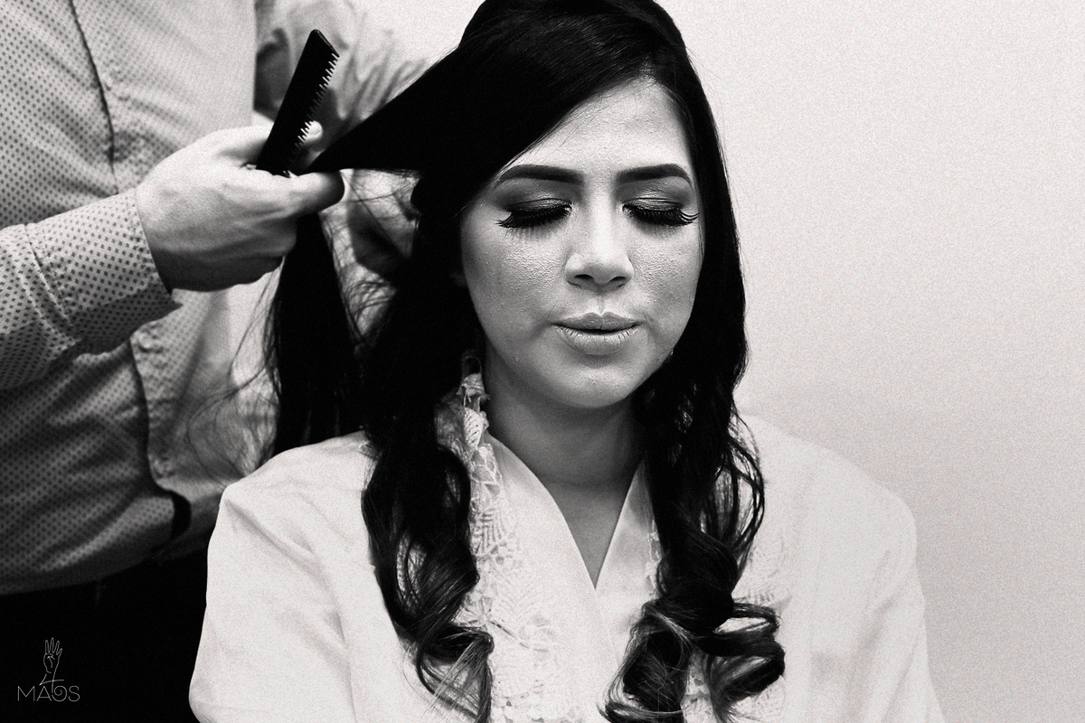 casamento de lass e Diego no bamboo recepções por 4Mãos Fotografias, making of da noiva, noiva chorando, foto em preto e branco