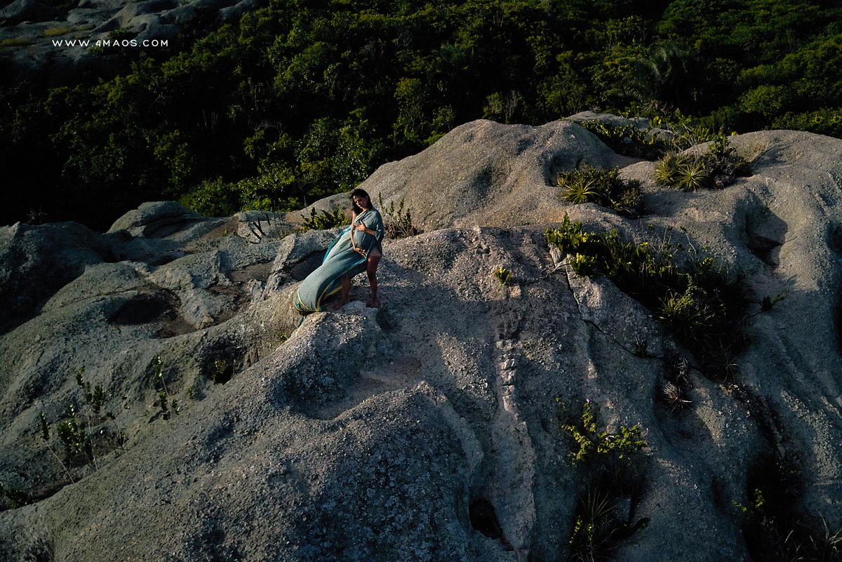 ensaio de gestante de Gabi e João na pousada Villas da Serra por 4Mãos Fotografias - 
