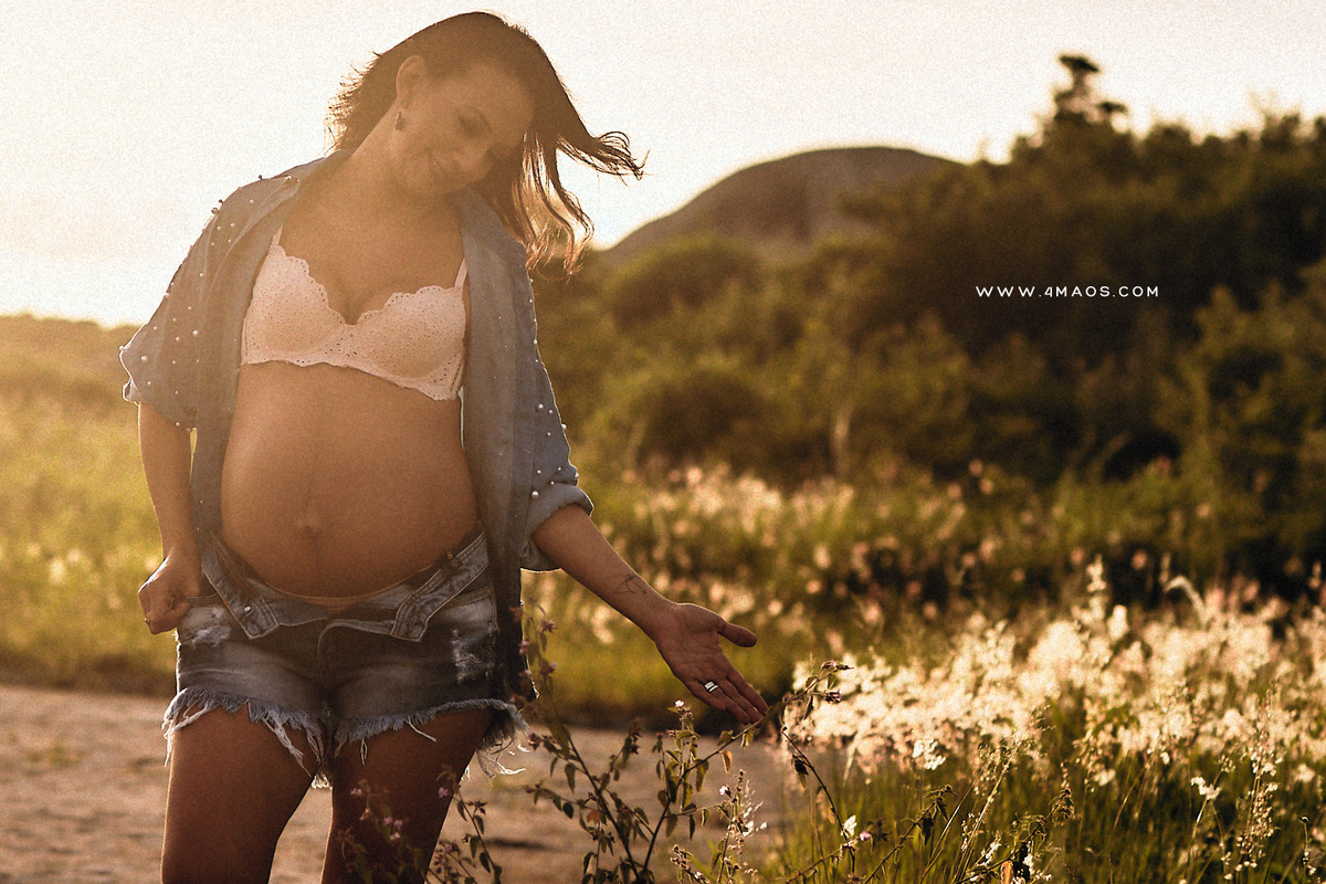 ensaio de gestante de Gabi e João na pousada Villas da Serra por 4Mãos Fotografias - 