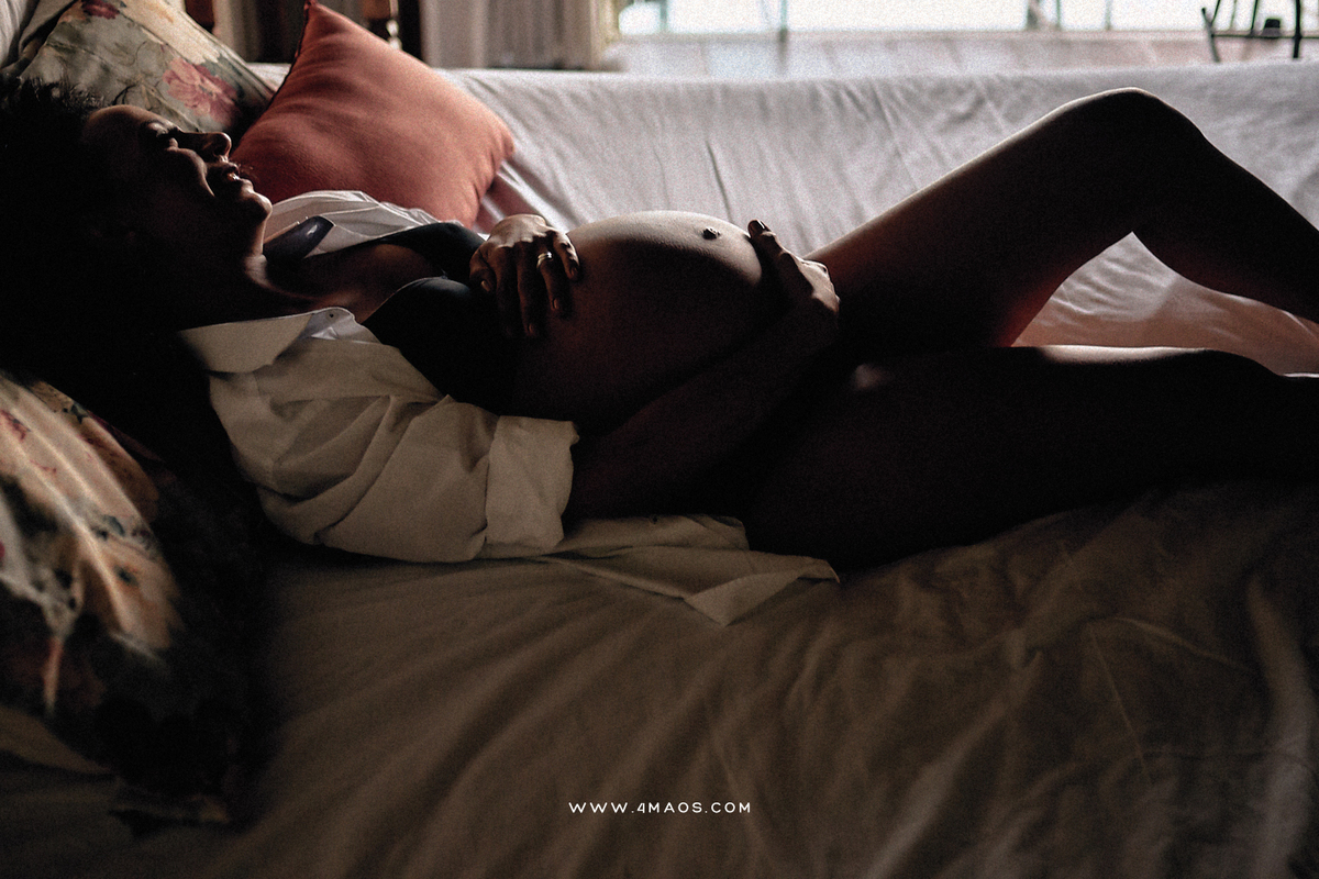 ensaio de gestante de Gabi e João na pousada Villas da Serra por 4Mãos Fotografias - 