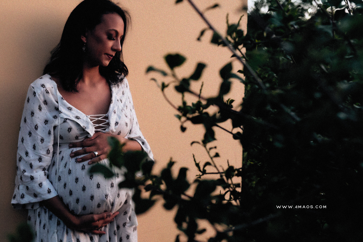 ensaio de gestante de Gabi e João na pousada Villas da Serra por 4Mãos Fotografias - 