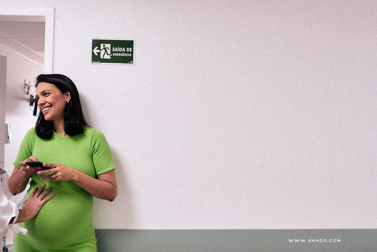 fotografia de parto por 4Mãos. Parto de Matheus, mãe Kamila, pai Gustavo