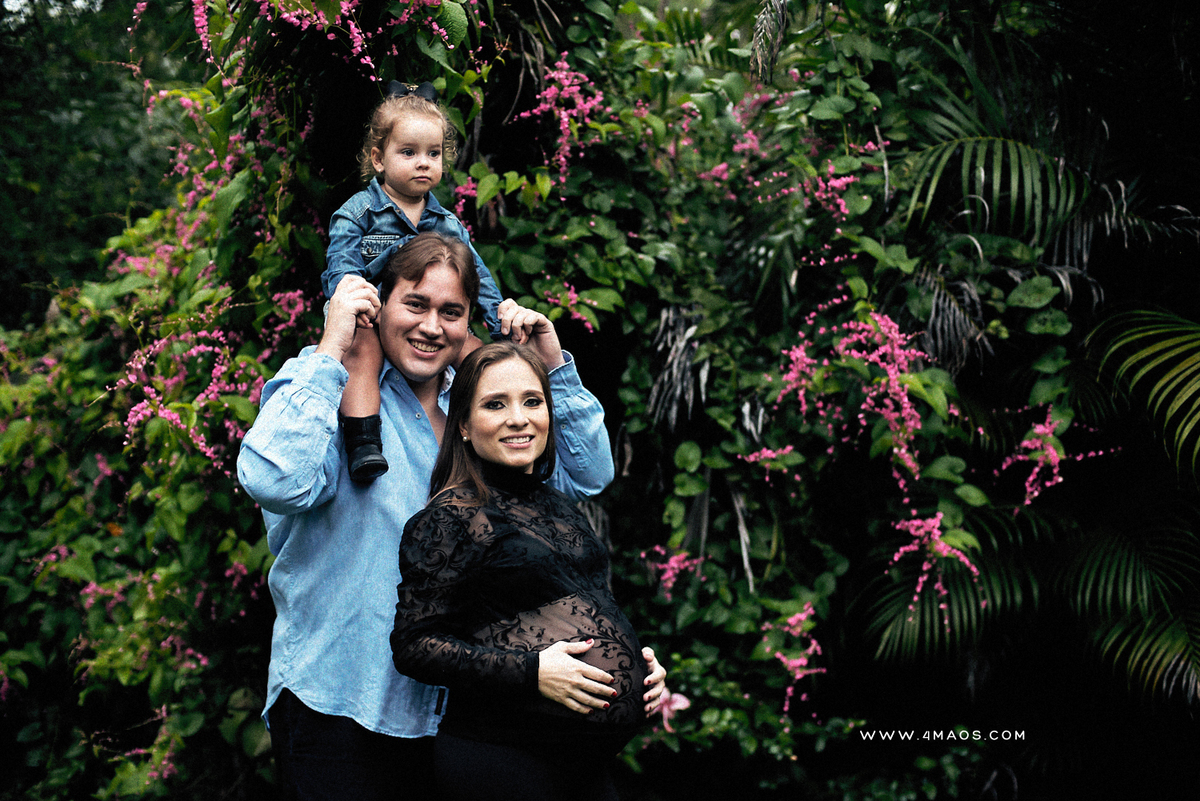 ensaio gestante de Luana Medeiros e Eduardo de Bernardo e Benício ao ar livre