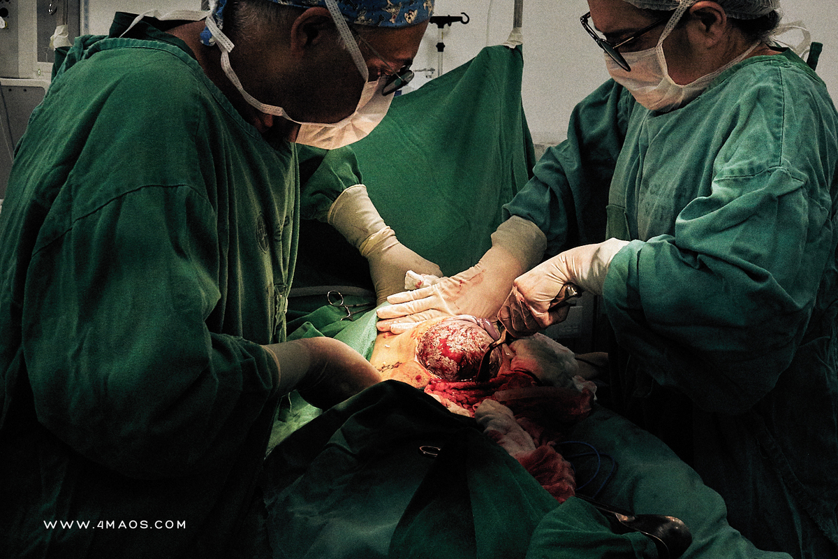 Parto de Maria Luisa na Santa Clara, filha de Priscila e Eduardo por 4Mãos Fotografias, fotografia de parto