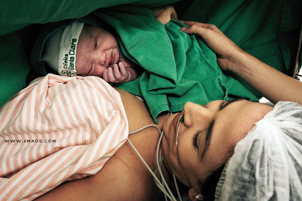 Parto de Maria Luisa na Santa Clara, filha de Priscila e Eduardo por 4Mãos Fotografias, fotografia de parto