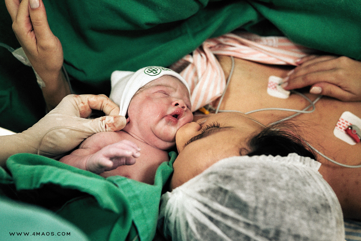 Parto de Maria Luisa na Santa Clara, filha de Priscila e Eduardo por 4Mãos Fotografias, fotografia de parto