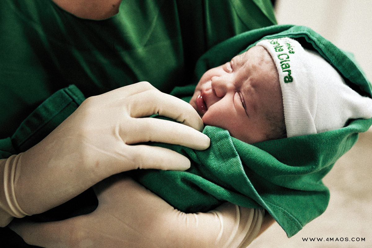 Parto de Maria Luisa na Santa Clara, filha de Priscila e Eduardo por 4Mãos Fotografias, fotografia de parto