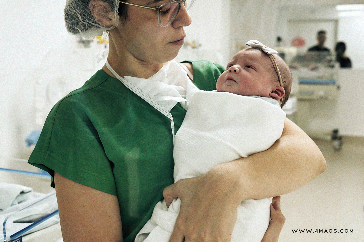 Parto de Maria Luisa na Santa Clara, filha de Priscila e Eduardo por 4Mãos Fotografias, fotografia de parto