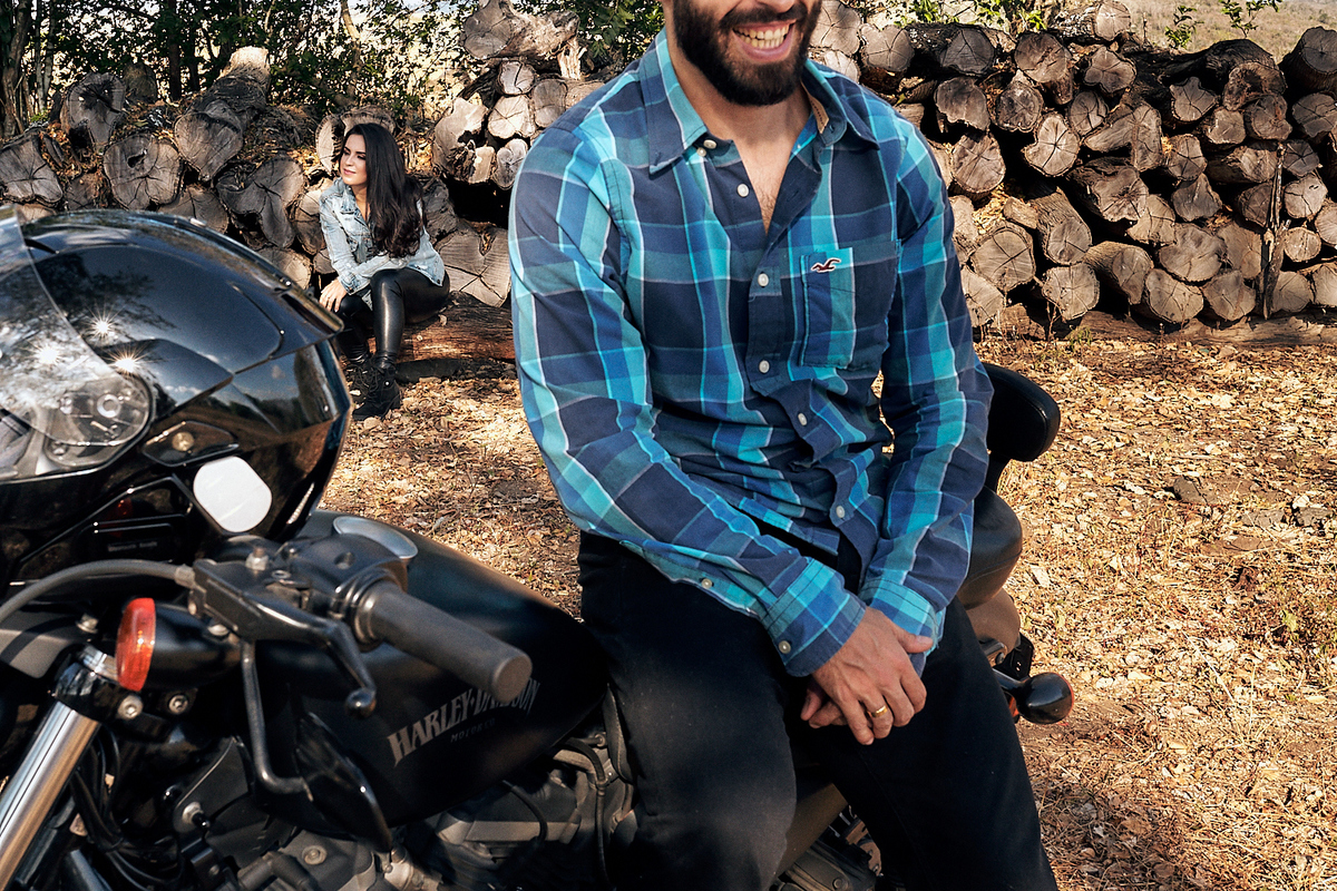 ensaio Mayara e Yamanda ensaio temático com moto e roupa de couro por 4Mãos Fotografias 