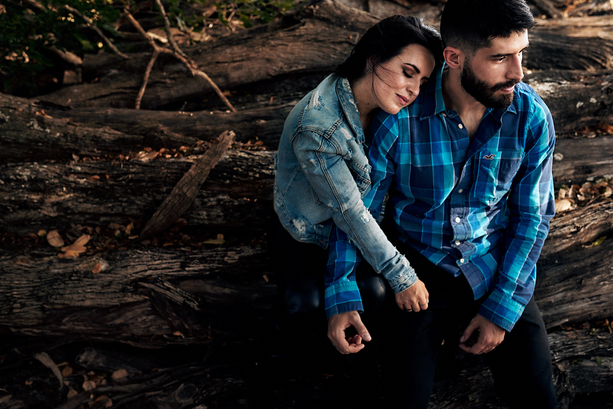 ensaio Mayara e Yamanda ensaio temático com moto e roupa de couro por 4Mãos Fotografias 