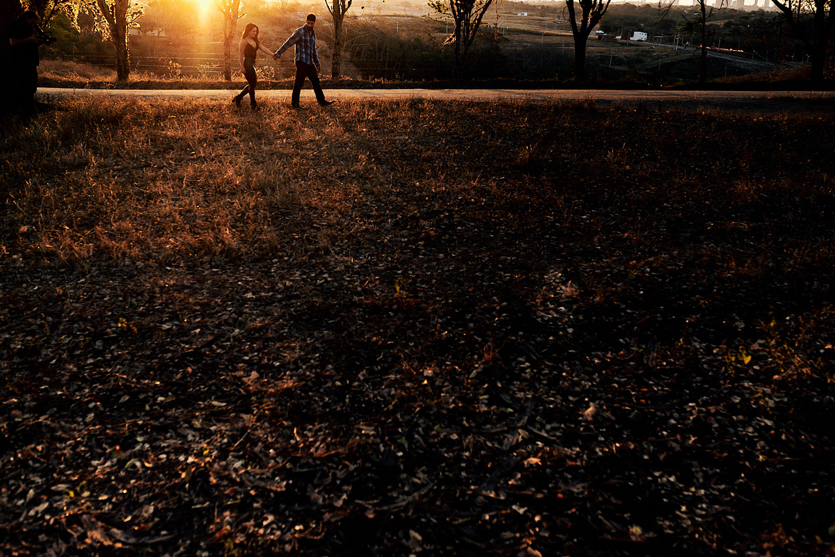 ensaio Mayara e Yamanda ensaio temático com moto e roupa de couro por 4Mãos Fotografias 