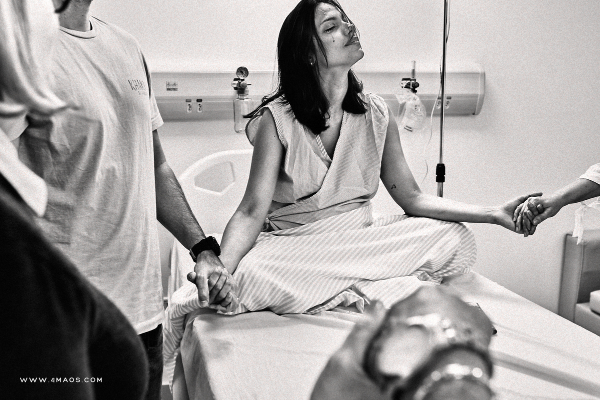 parto de Kamila a espera de Matheus no Hopital Santa Clara, parto cesária, fotografia documental por 4Mãos Fotografias
