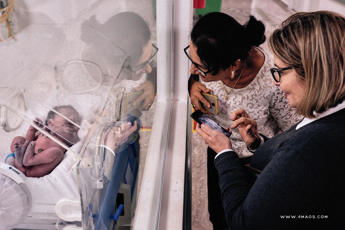 parto de Kamila a espera de Matheus no Hopital Santa Clara, parto cesária, fotografia documental por 4Mãos Fotografias