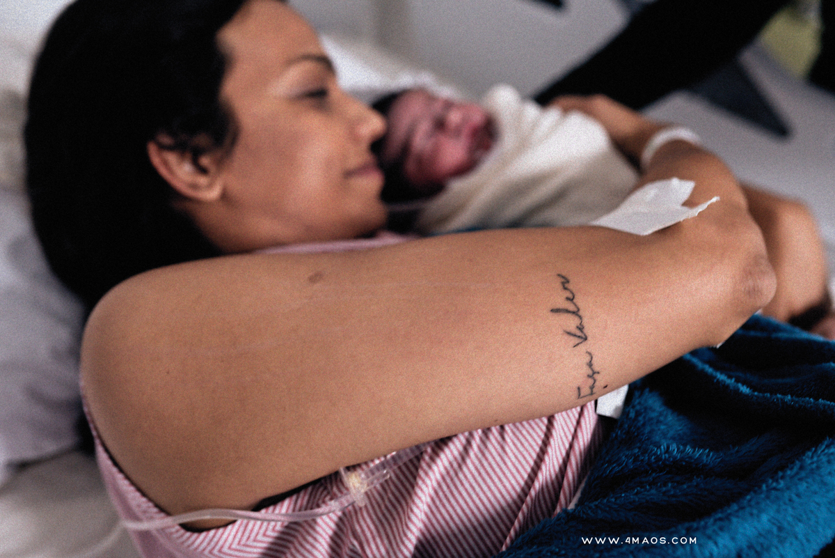 parto de Kamila a espera de Matheus no Hopital Santa Clara, parto cesária, fotografia documental por 4Mãos Fotografias