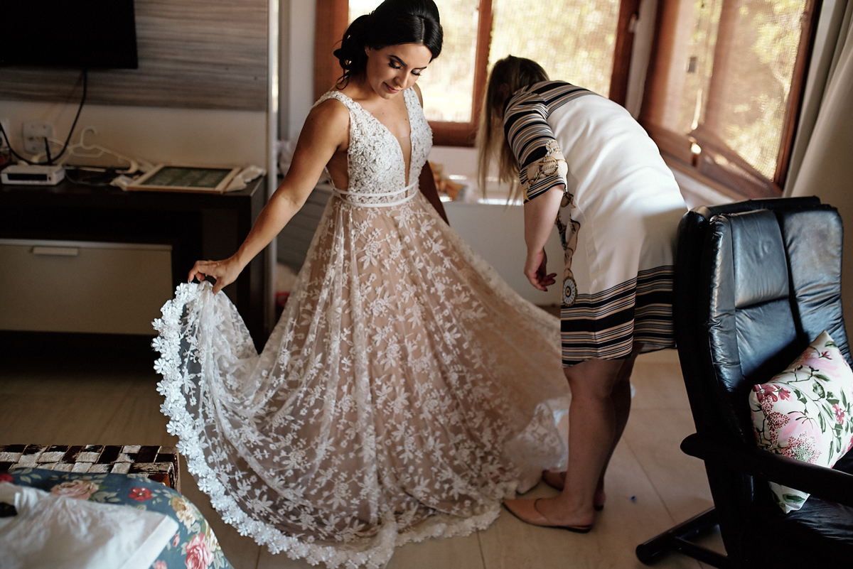 casamento de Mayara e Yámande por 4Mãos Fotografias na Fazenda Campo de Boi, making of da noiva