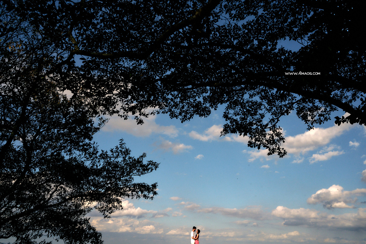 Ensaio Dani e Victor na livraria por 4Mãos Fotografias o casal da livraria