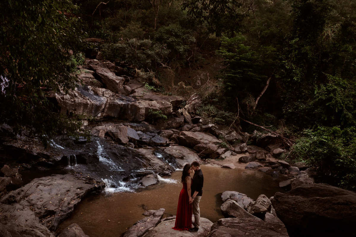 ensaio do casal Kelly e Victor na cachoeira do roncador