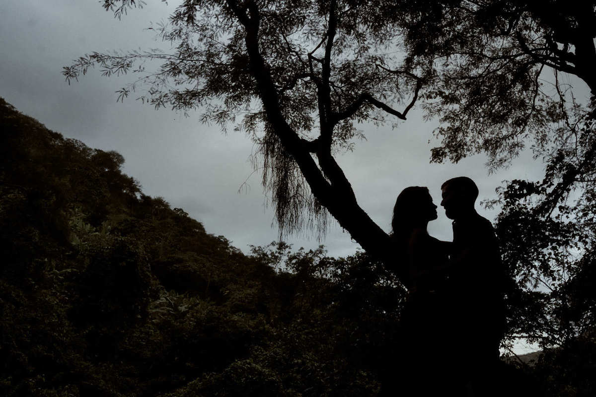 ensaio do casal Kelly e Victor na cachoeira do roncador