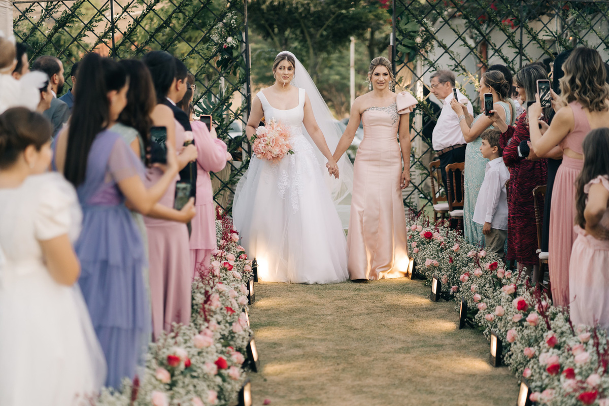 entrada da noiva, entrada na nave, noiva com buque