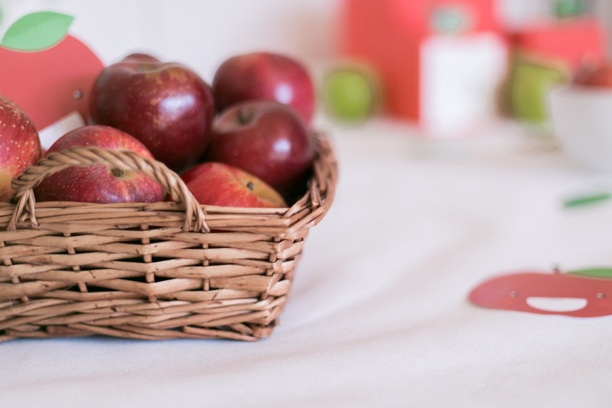 Luiza e as maçãs – Smash the Fruit