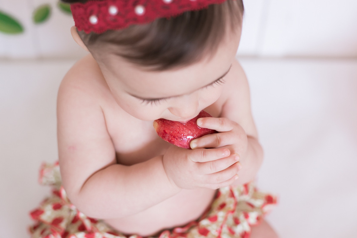 Luiza e as maçãs – Smash the Fruit